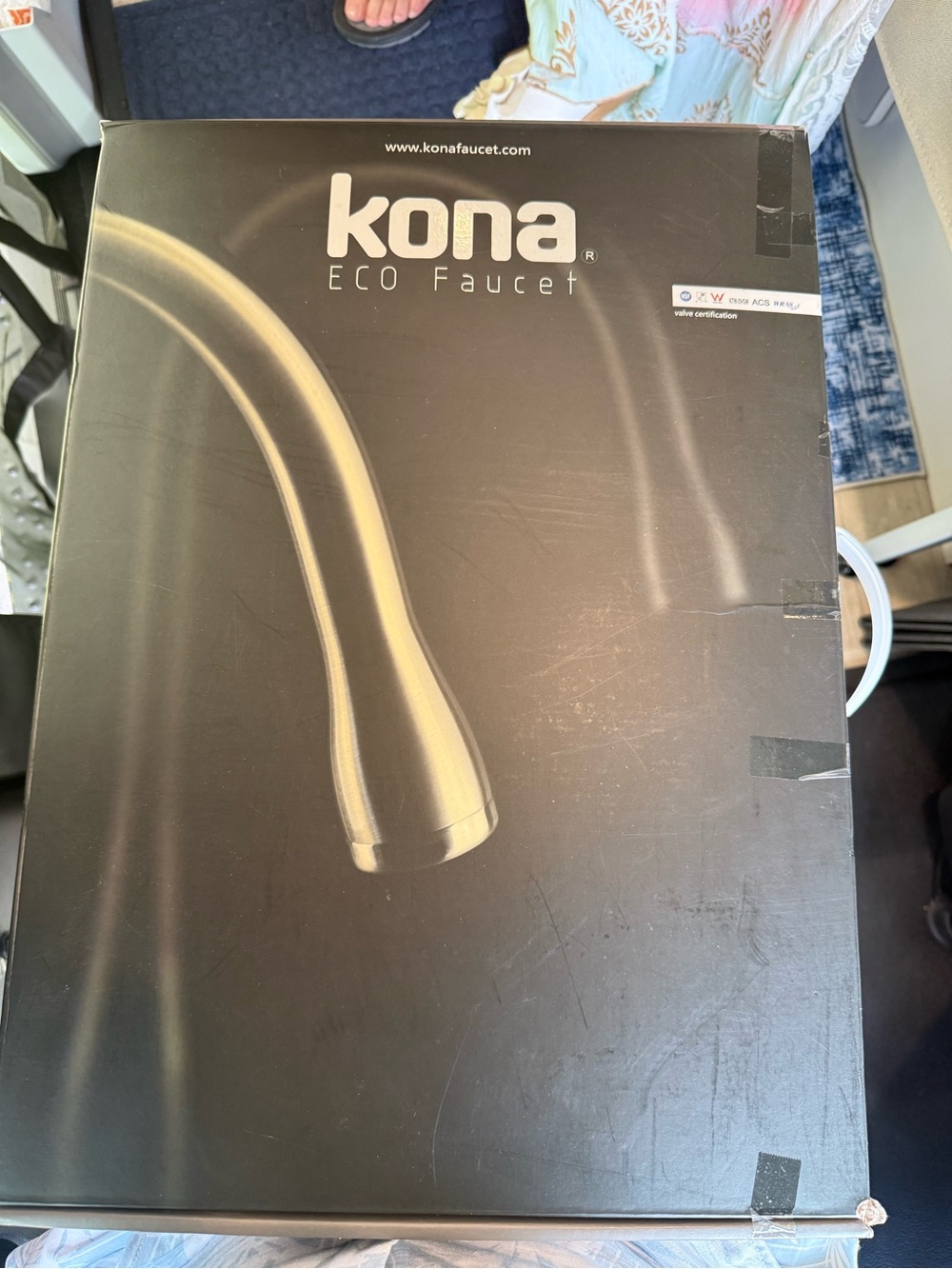 Kona Sol Eco Faucet Box - Black with Gold Accent